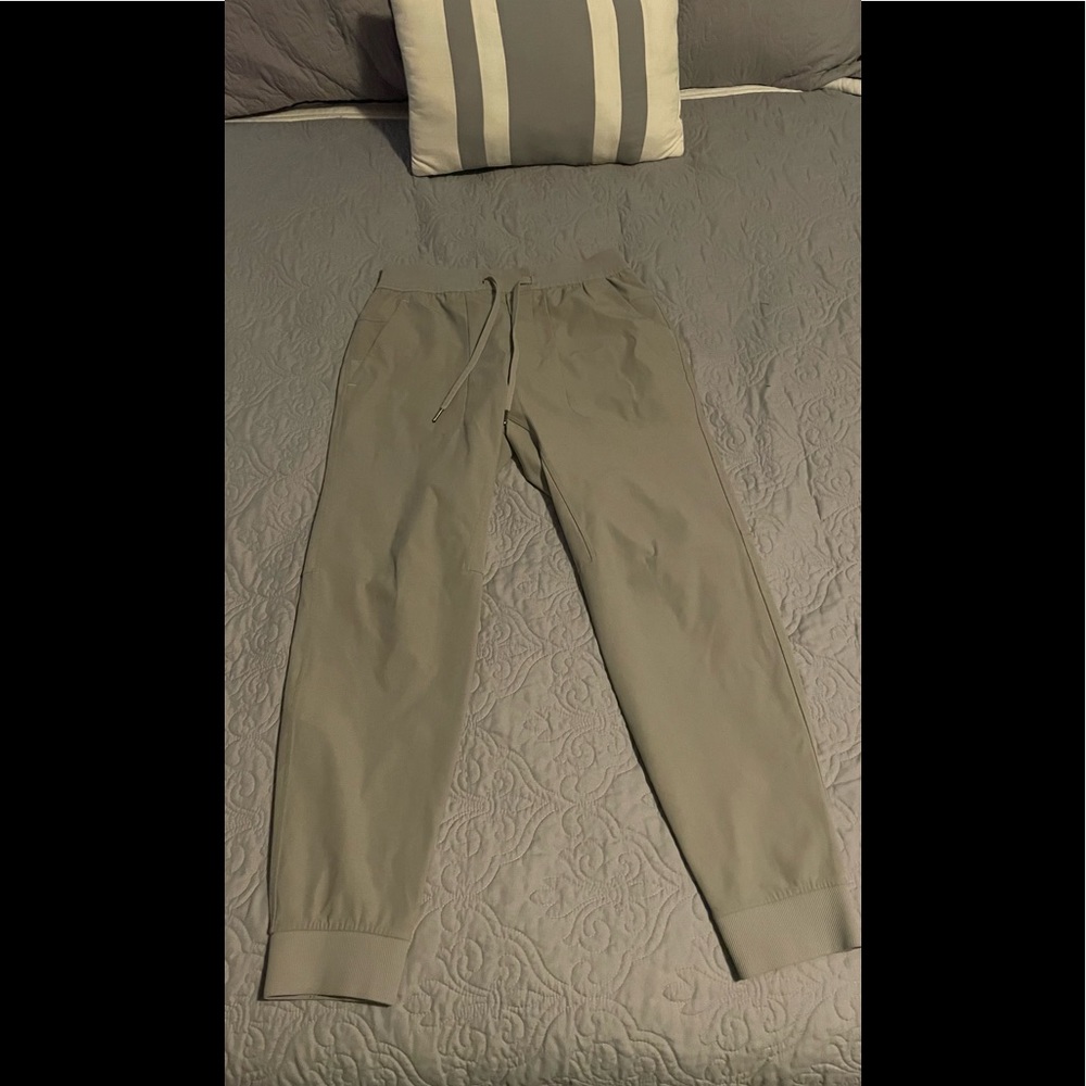 LuLu Lemon Men’s ABC Jogger Size Medium Khaki Color 30in Length